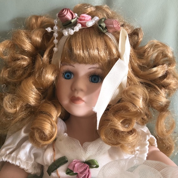 Ballerina doll in great condition - Picture 2 of 3